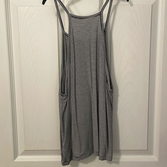 Black and white striped tank top - Picture 2 of 3